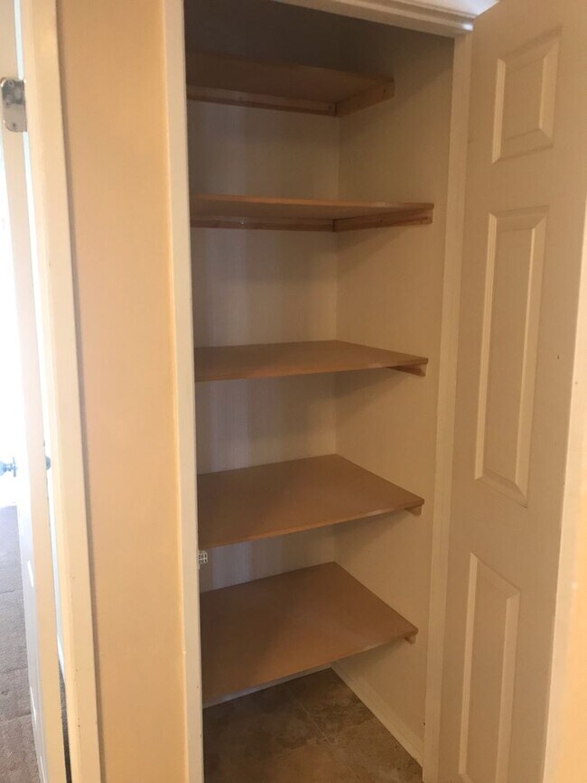 Building Photo - Unbeatable Charm in Camarillo's Colony