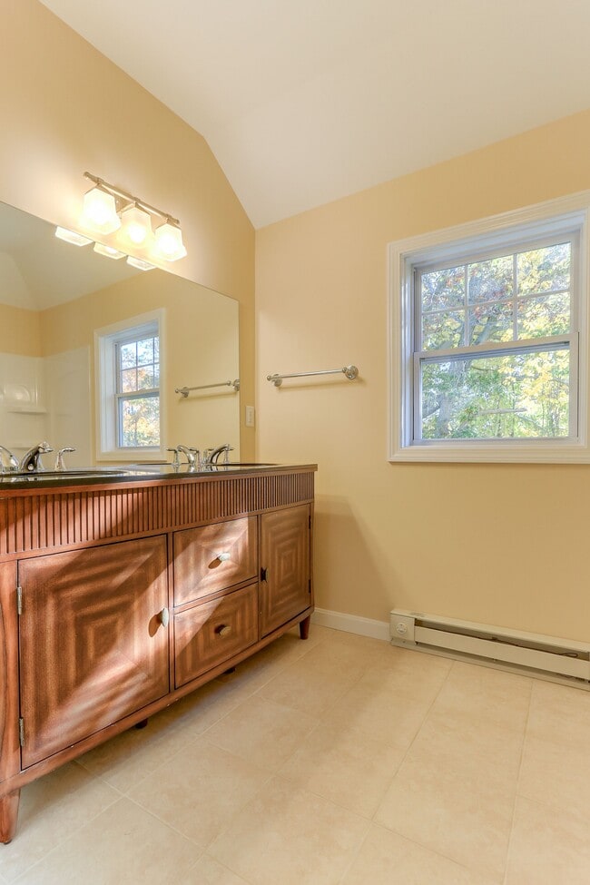 Building Photo - 51 Warner St