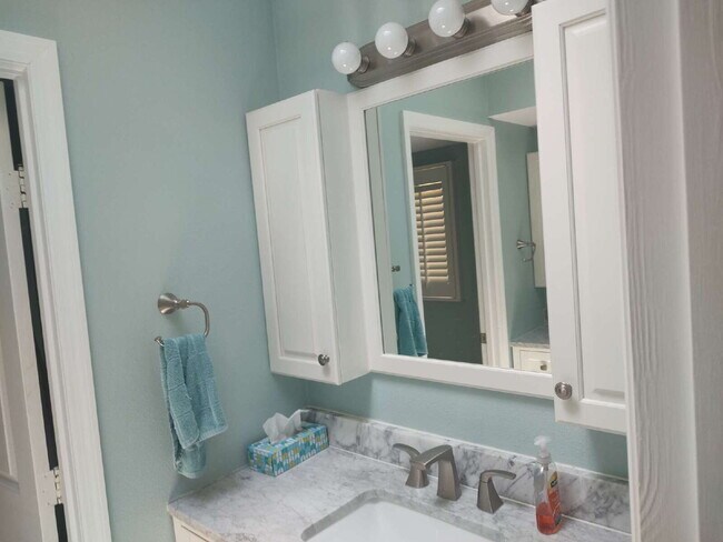Building Photo - 997 Spinnaker Ct
