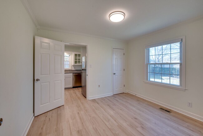 Building Photo - 534 Wanda Dr