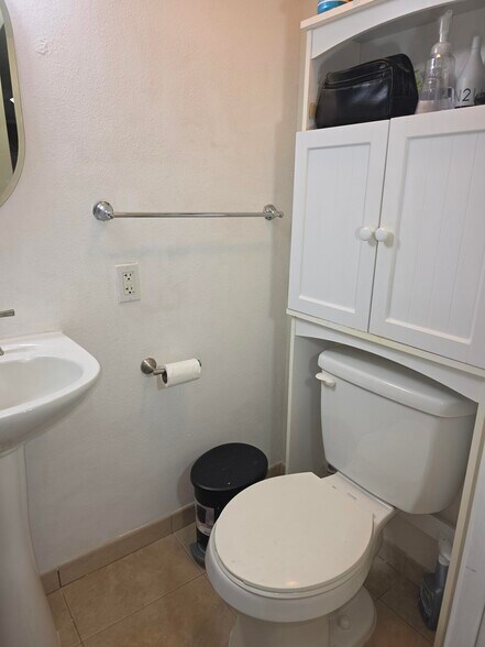 Building Photo - 2407 Saint Louis Dr