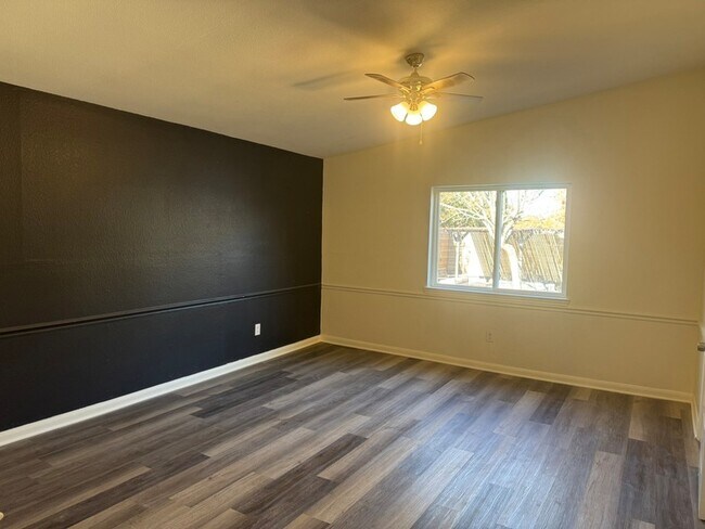 Building Photo - 8701 Woodlake Dr