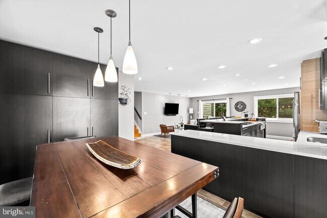 Building Photo - 6 Hounds Hollow Ct