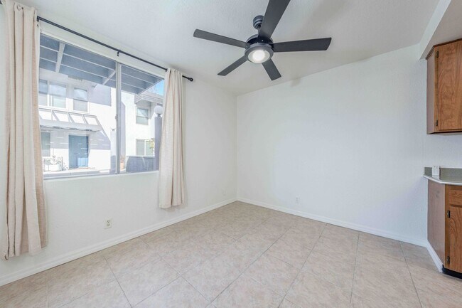 Building Photo - $500 Move-In Special! SPACIOUS 2 Bed Townh...