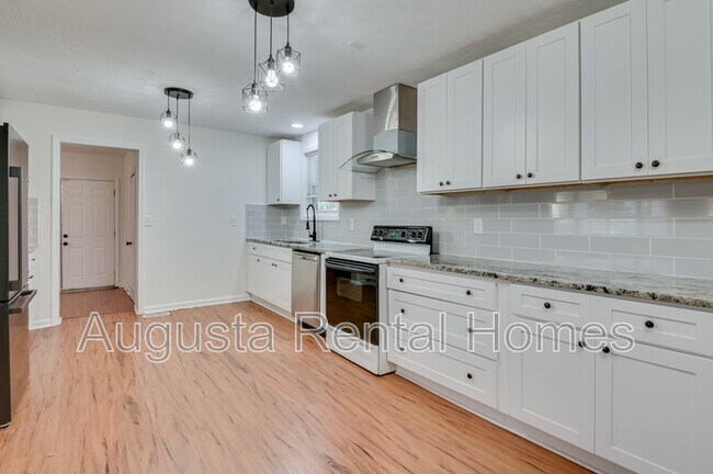 Building Photo - 2312 Mura Dr