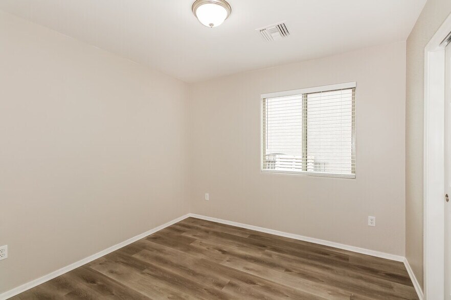 Building Photo - 7046 S Copper Bloom Ave