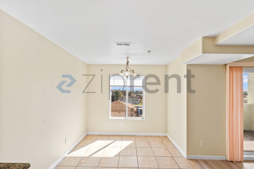 Building Photo - Unit C