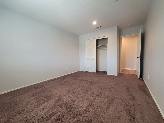 Building Photo - Modern 2-Story 4-Bedroom Home in Jurupa Va...