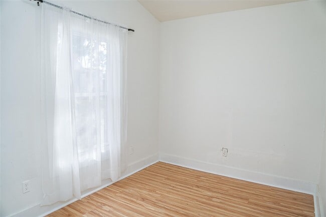 Building Photo - For Rent