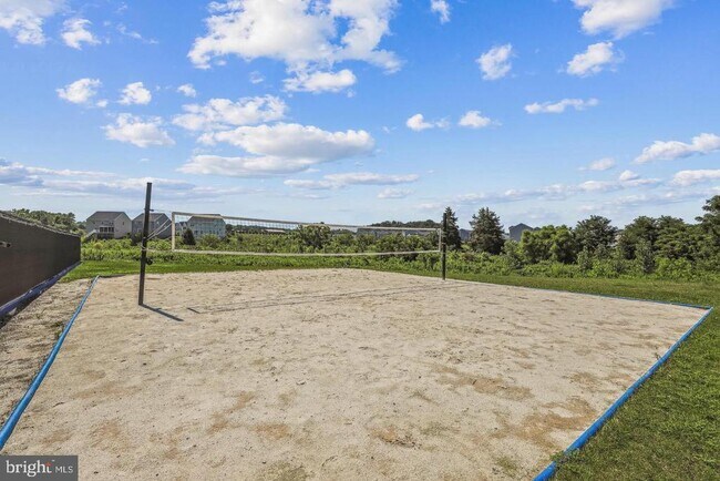 Building Photo - 64 Grant St