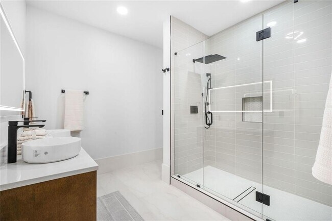 Building Photo - 507 Karen Ln