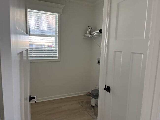 Building Photo - 7815 Lakeshore Dr