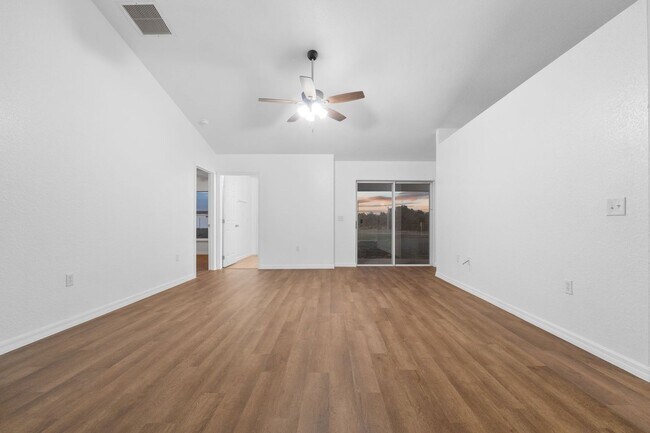 Building Photo - Updated 4 bed 2 bathroom home