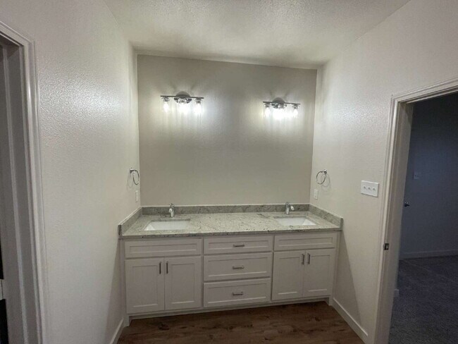 Building Photo - Luxurious Townhome Located In Abbey Glen - Cooper ISD