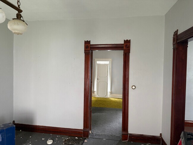 Building Photo - 115 Western Ave