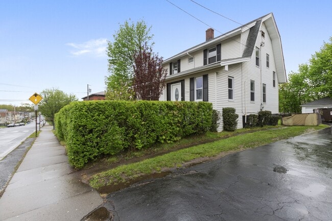 Building Photo - 174 White St