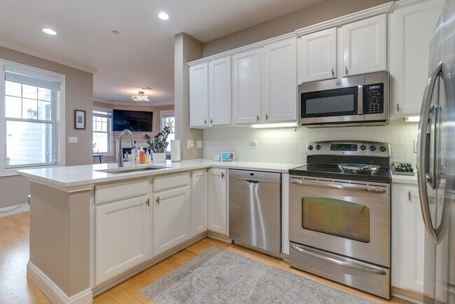 Building Photo - 21 Rockland St