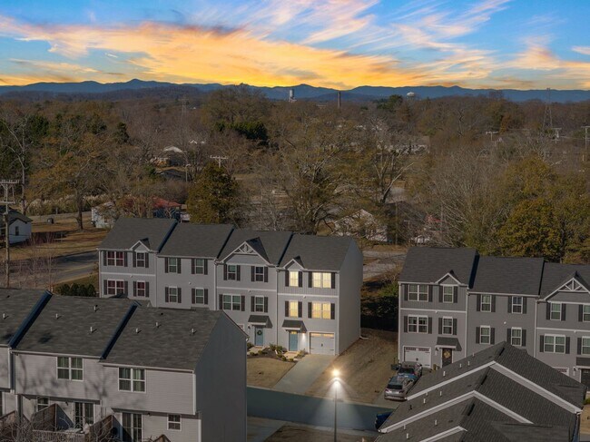 Building Photo - 109 Brooklane Ct