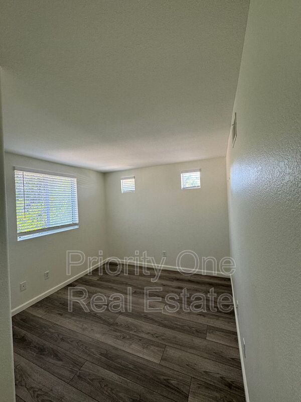 Building Photo - 560 Calle Capistrano