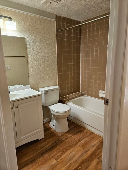 Building Photo - 129 Camphor Cir