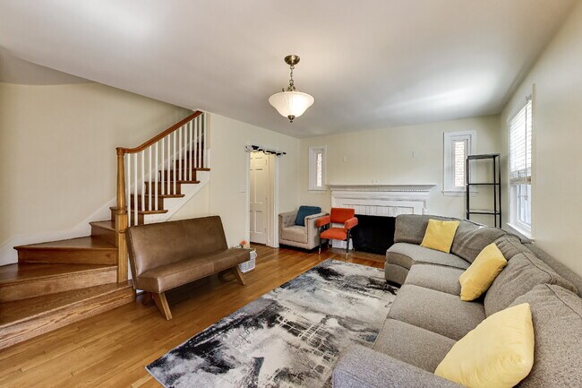 Building Photo - Beautiful Brick Home in the Heart of Chevy Chase