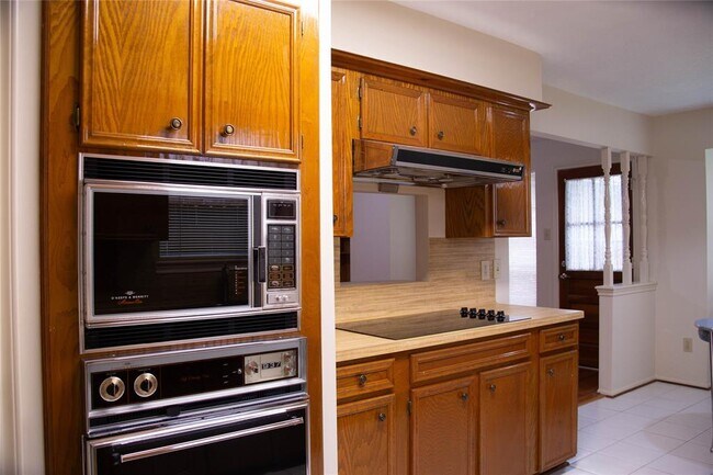 Building Photo - 13214 Ensley Wood Dr