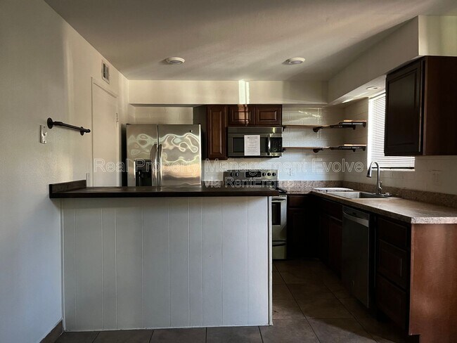 Building Photo - 6565 N 19th Ave