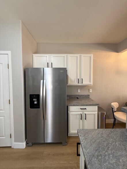 Building Photo - 1015 S Val Vista Dr