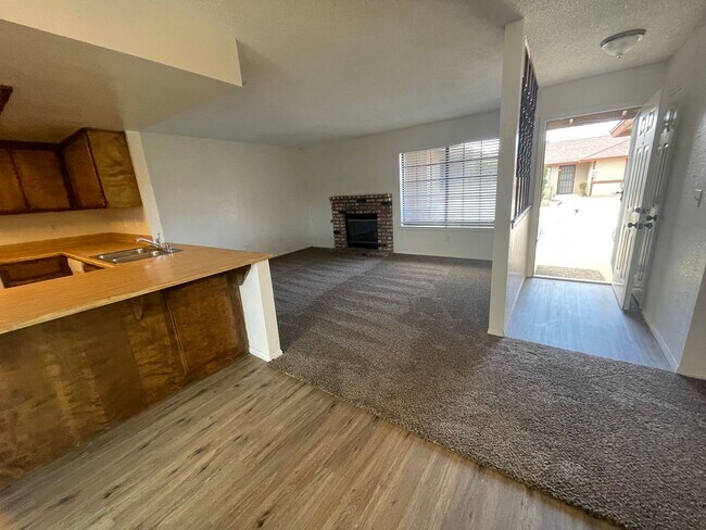 Building Photo - 0484