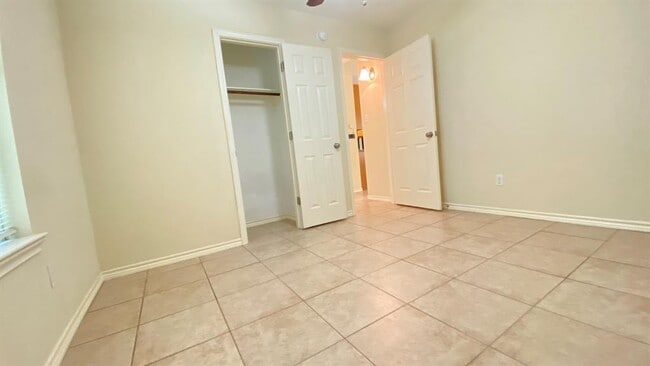Building Photo - 10521 Tanyard Rd