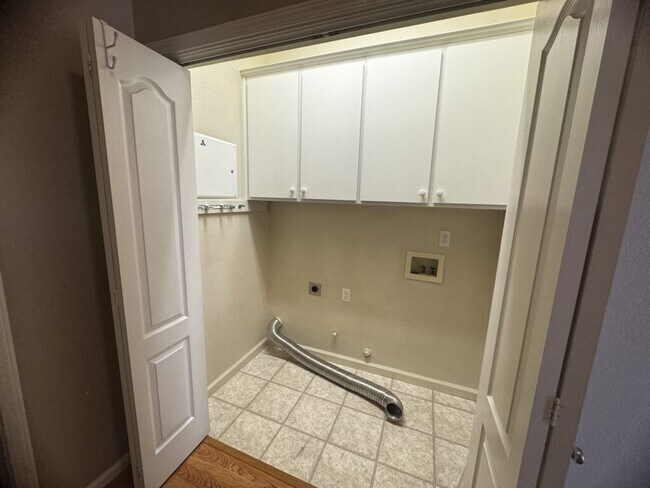 Building Photo - Gated 55+ Community - 2 bedroom/2bathroom
