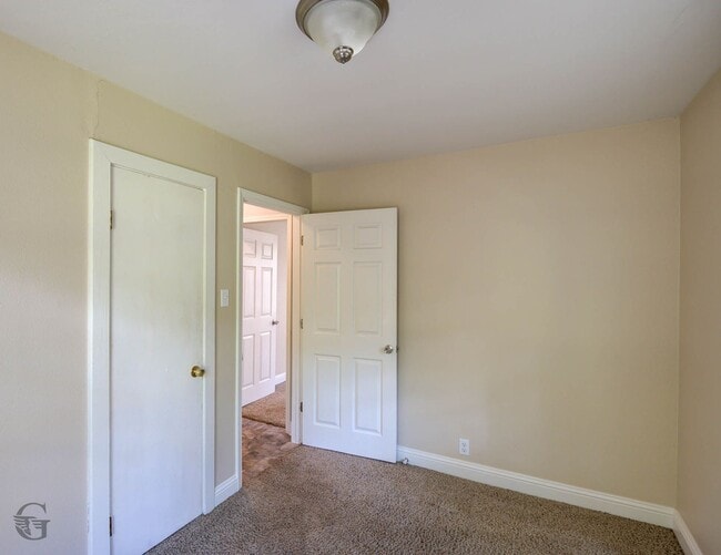 Building Photo - Shreveport - Charming 2-bedroom, 1-bath home