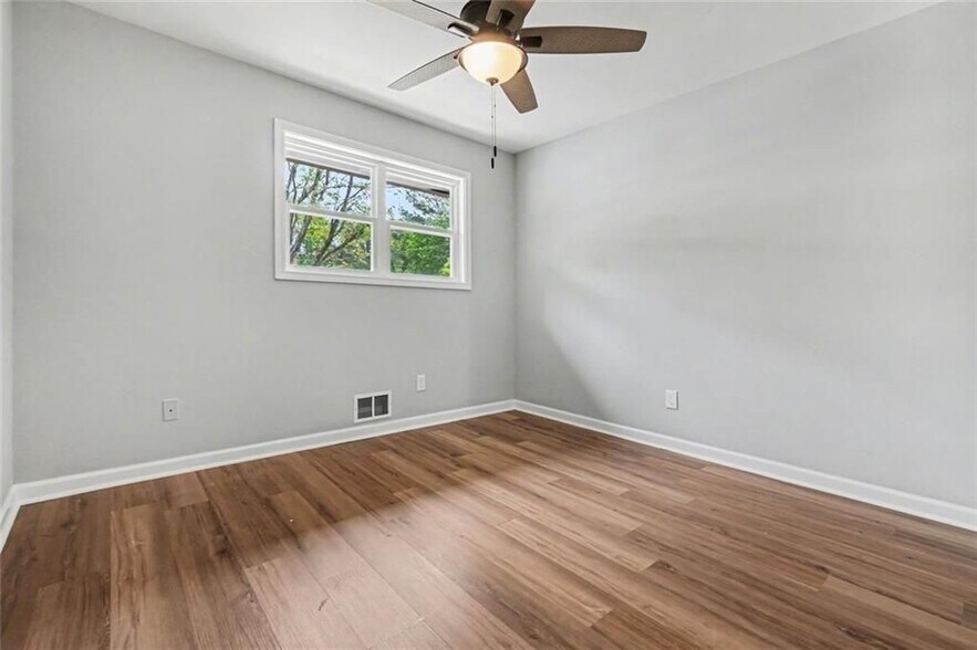 Building Photo - 2952 N Dekalb, A