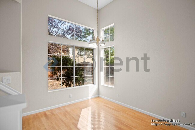 Building Photo - 514 Issac Ct