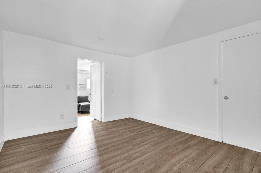 Building Photo - 14970 Leisure Dr