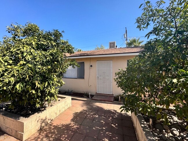 Primary Photo - 728 N Palm Ave
