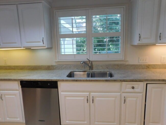 Building Photo - Expansive Unfurnished Spanish Wells Home Available for Rent