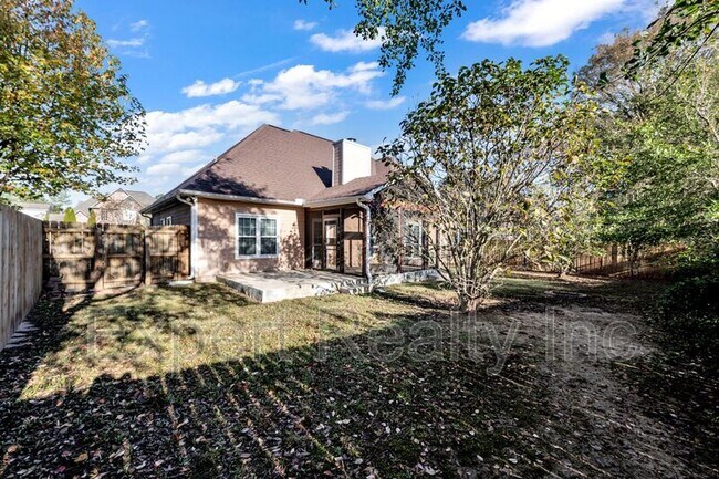 Building Photo - 8235 Wynwood Dr