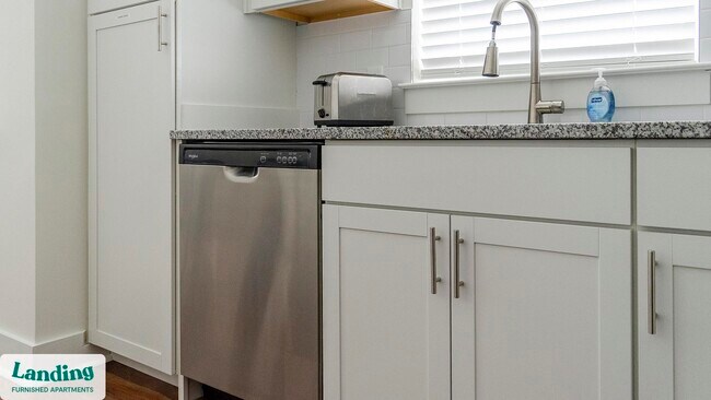 Building Photo - 901 Kelly Green Ln