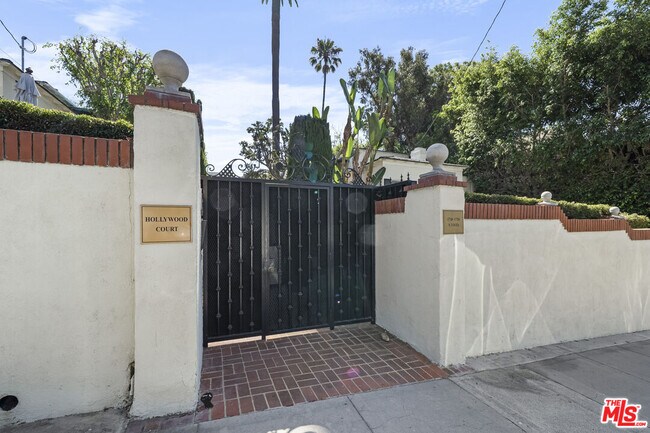 Building Photo - 1722 N Vista St