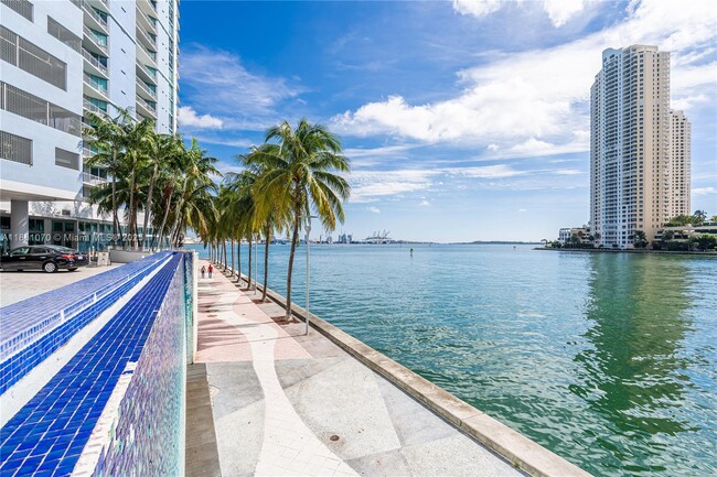 Building Photo - 325 S Biscayne Blvd