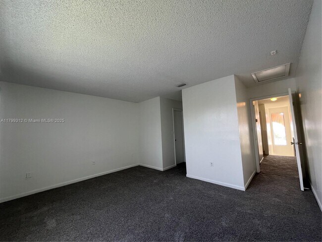 Building Photo - 5200 NW 31st Ave