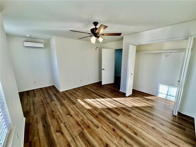 Building Photo - 1242 SW Elm Tree Rd