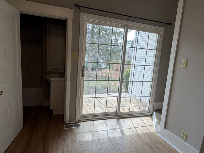 Building Photo - FordAve12