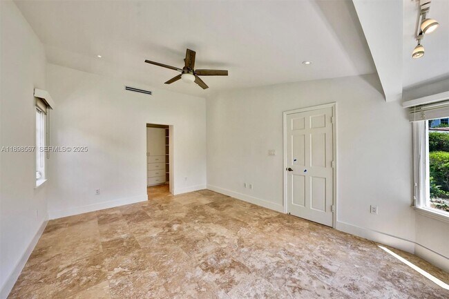 Building Photo - 255 Ridgewood Rd