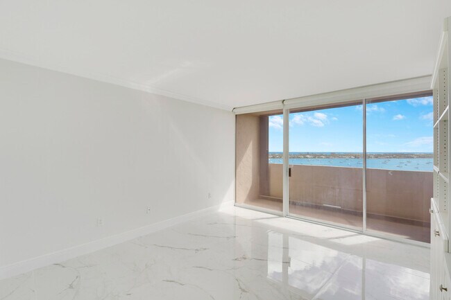 Building Photo - 5200 N Flagler Dr