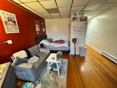 Building Photo - 877 Beacon St