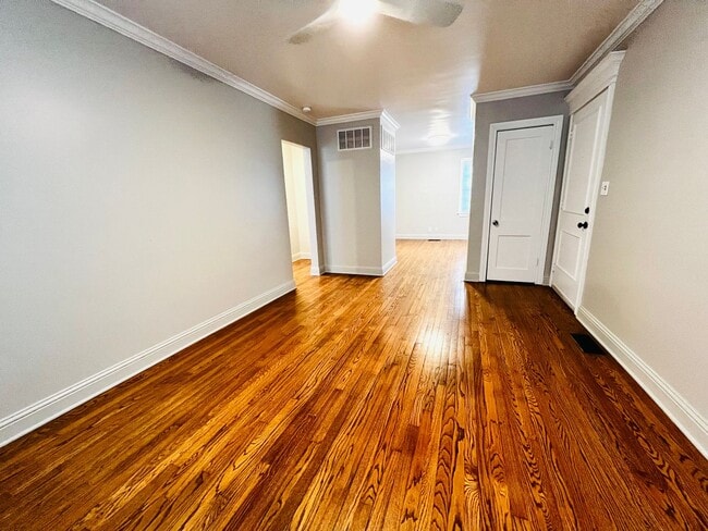 Building Photo - MOVE-IN SPECIAL: Beautifully Updated 1BD 1...