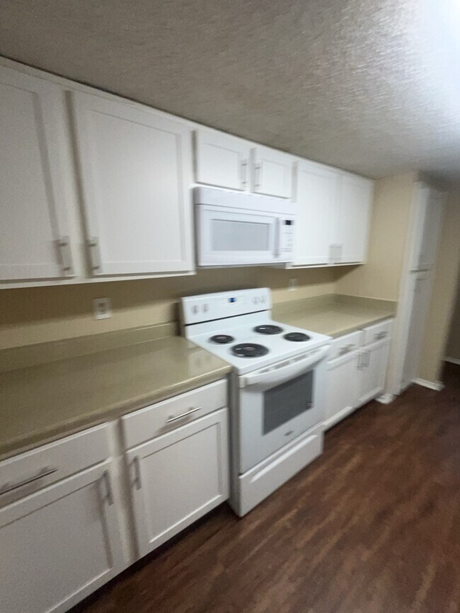 Building Photo - 4376 Hulen Cir E