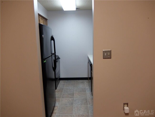 Building Photo - 2206 Ravens Crest Dr